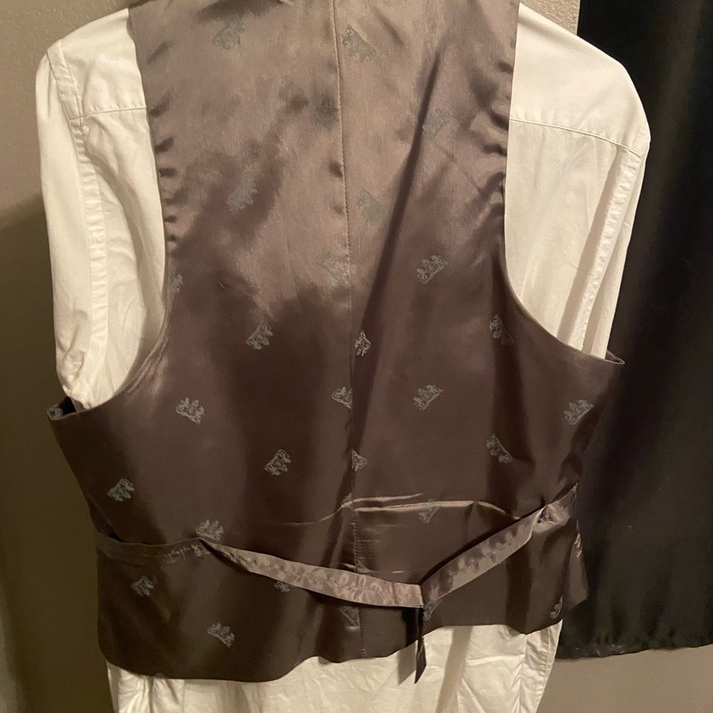 VEST - Picture 2 of 2